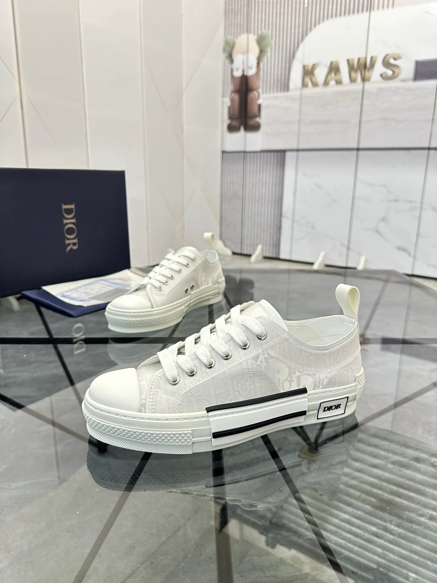 Selling men's shoes 💰: 💰P400¥ Product trademark: Dio* "Dior*" low-top casual shoes Regular size: 36-45 (can be customized to 46) Couple style B23 Product materials: Upper imported original fabric, breathable lining, original outsole. No.: 007